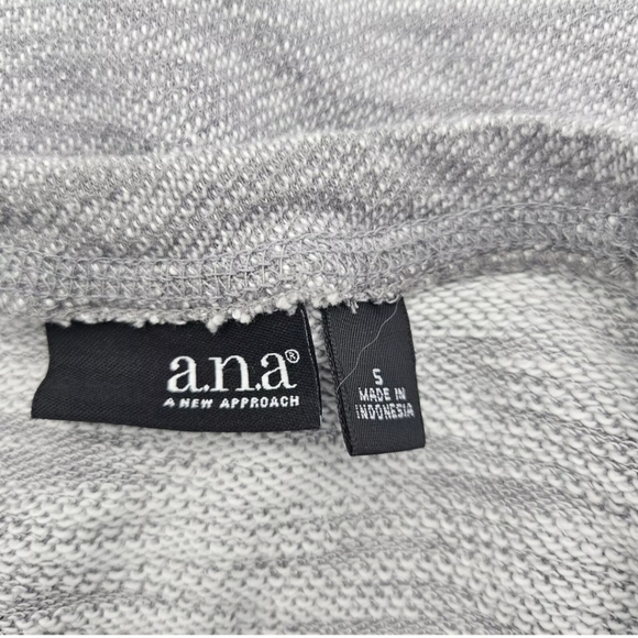 a.n.a A New Approach Soft Knit Gray Studded Top with Rolled Short Sleeves Size S - Picture 7 of 9